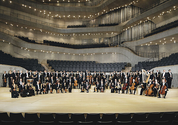 Dutzende Musikerinnen und Musiker bilden das NDR-Orchester.